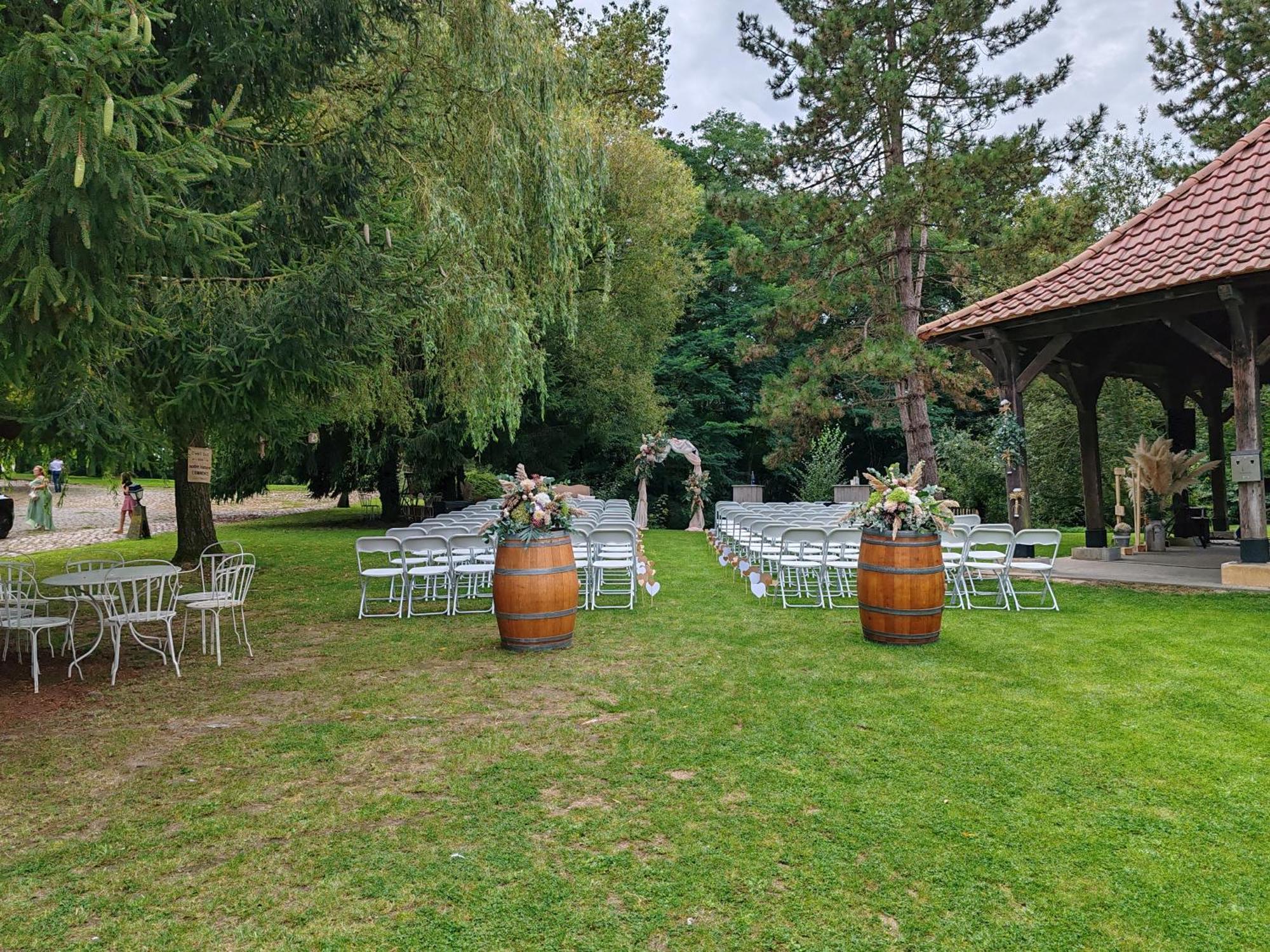 Logis-Hotel-Restaurant La Gentilhommiere Artres Exterior photo